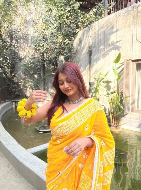 Women's Linen Floral Printed Saree With Unstitched Blouse - 5.5 Mtr (Yellow) - Image 4